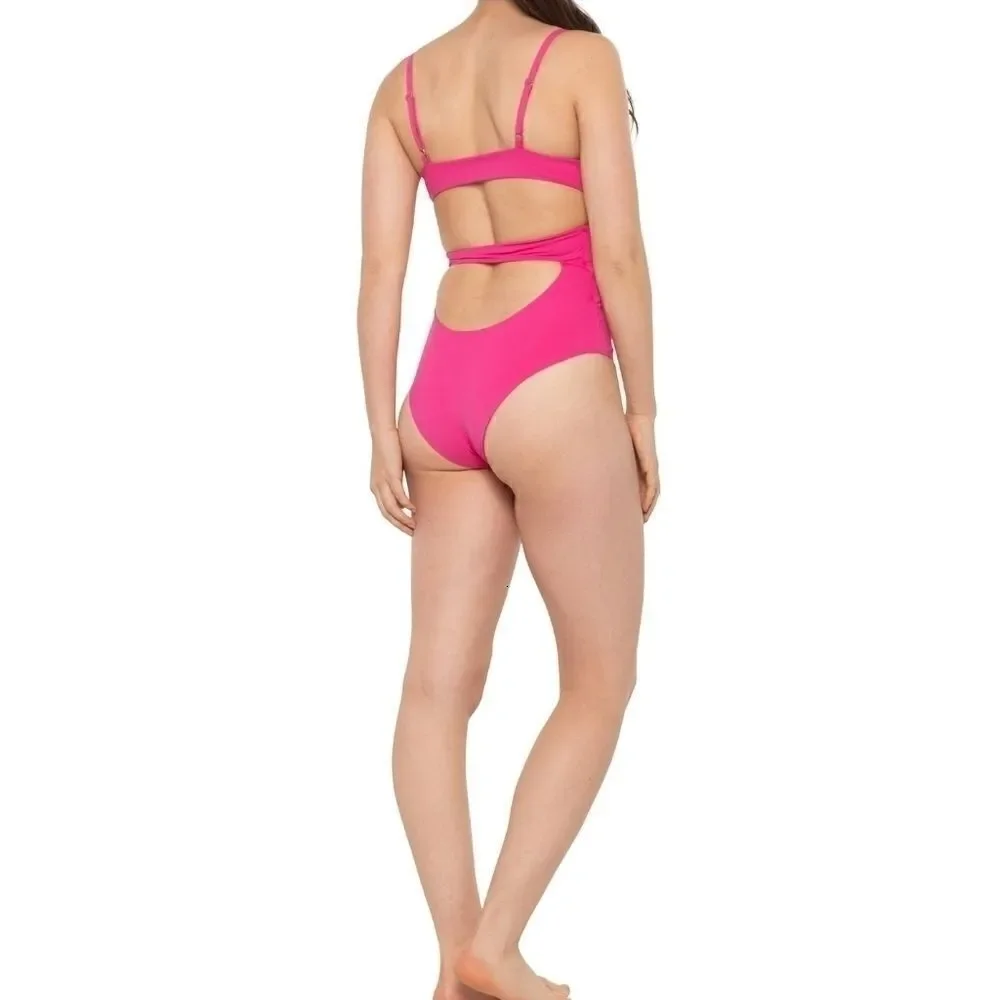 TAVIK Adrian Moderate One-Piece Swimsuit Size M